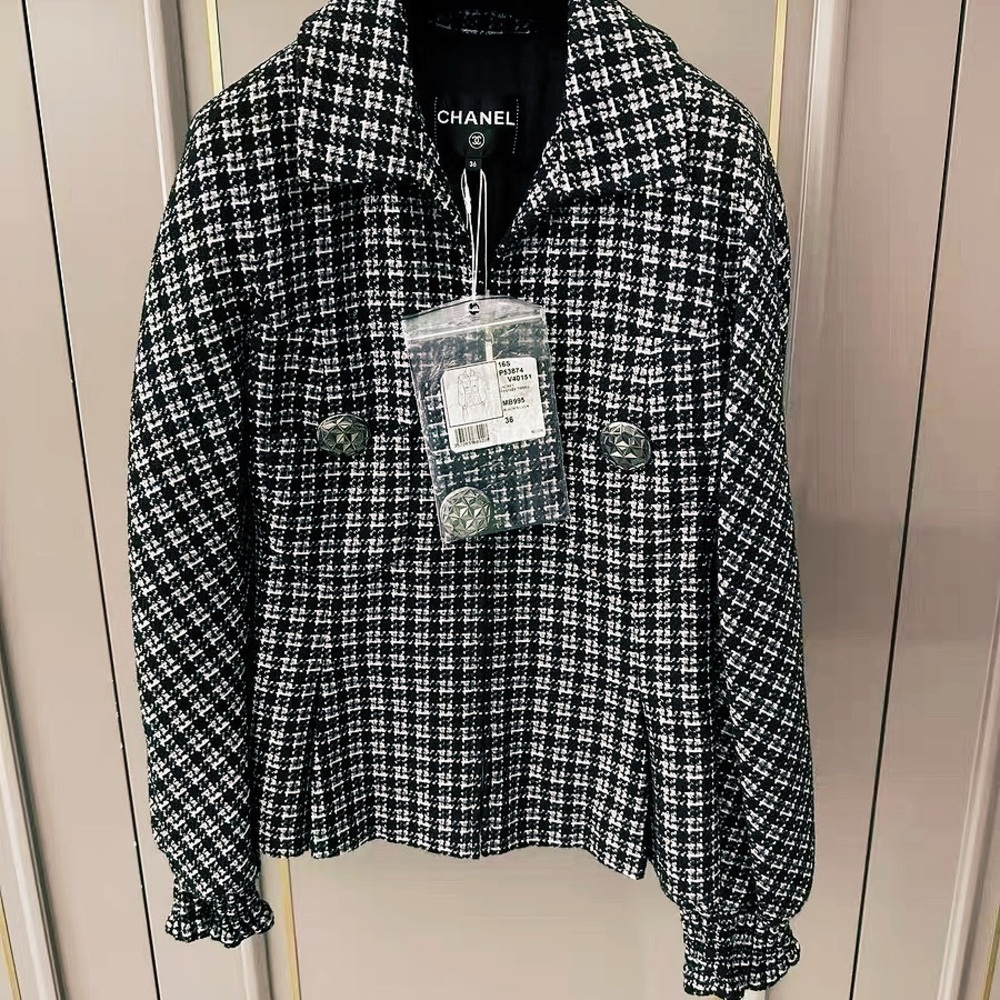 Authentic Chanel Tweed Black and White Blazer